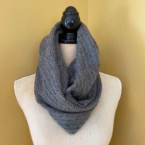 NWT Ann Taylor Grey/Silver Loop Scarf